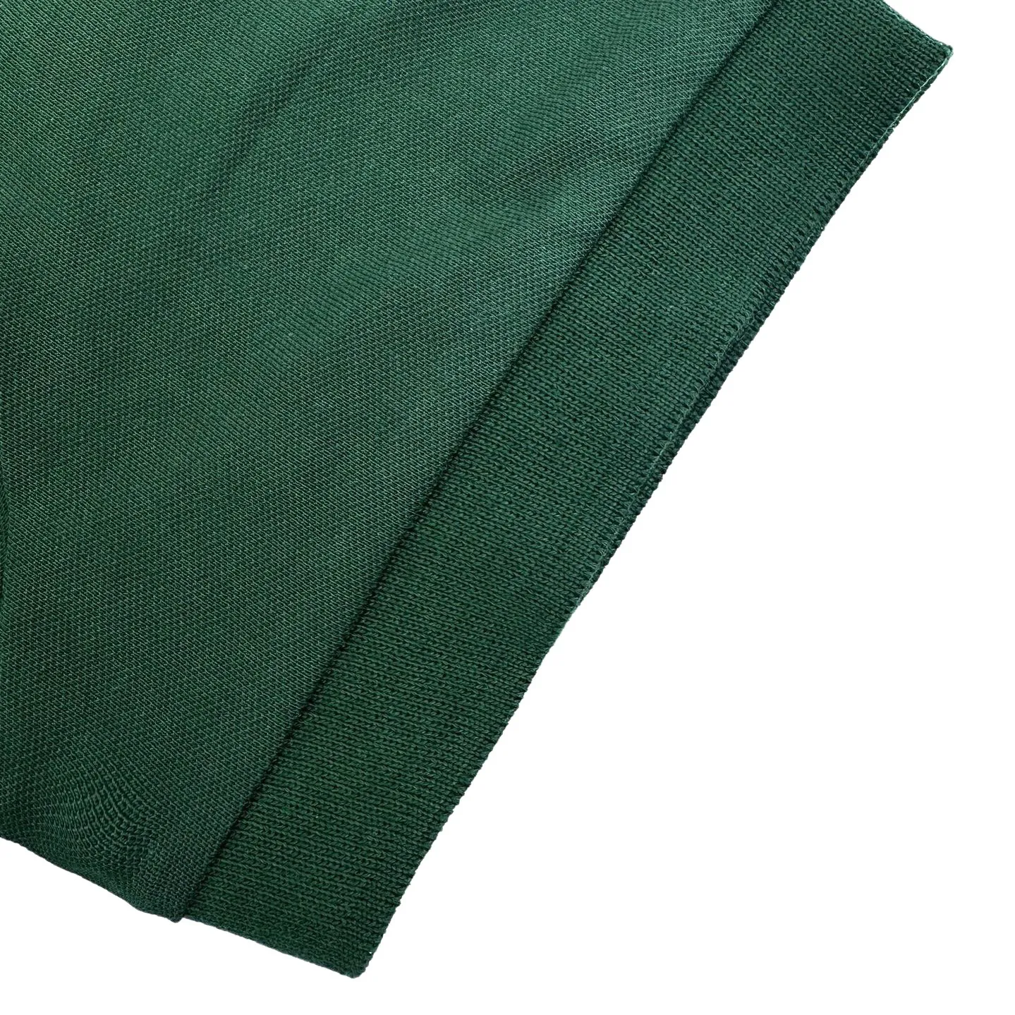 Lacoste crocodile logo Polo shirt (Green). The original version was purchased for 1,090 and developed. The fabric is made of custom-made glaze bee extract cotton. It is delicate, soft and comfortable. It is a pine dark green that has been deposited by time. The soft tones make people calm and calm. The iconic small crocodile pops up in the heart and coexists with the background color. It does not grab the color but has its own recognition. It is simple and simple. It uses solid color as the base and the logo as the print. It shows the texture and brand heritage in a low-key manner. It adopts the stamping process to make independent embroidered stamps through computer embroidery, and then positions them and sews them to fix it on the clothes. It has a strong three-dimensional effect, is strong and washable, has stable quality, and the fabrics have been washed with enzymes. It has a better hand feel and texture. It is not easy to deform, shrink or fade, and maintains long-term beauty. Size:S-M-L-XL